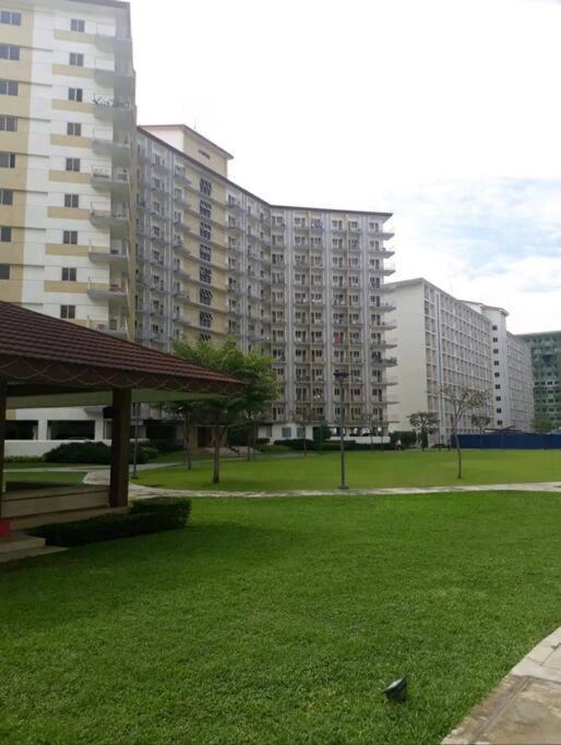 Cherolds Place Lovely 1 Bedroom Condo With Balcony Manila Exterior photo