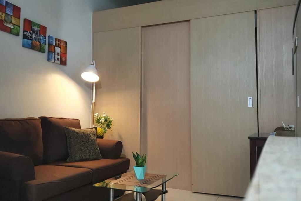 Cherolds Place Lovely 1 Bedroom Condo With Balcony Manila Exterior photo