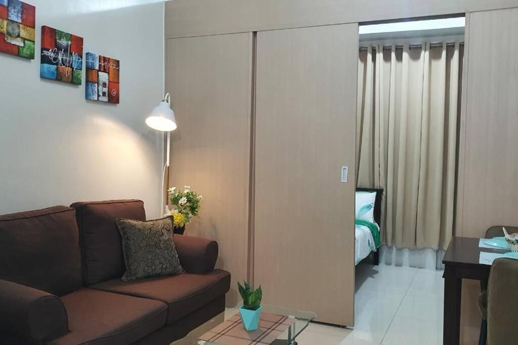 Cherolds Place Lovely 1 Bedroom Condo With Balcony Manila Exterior photo