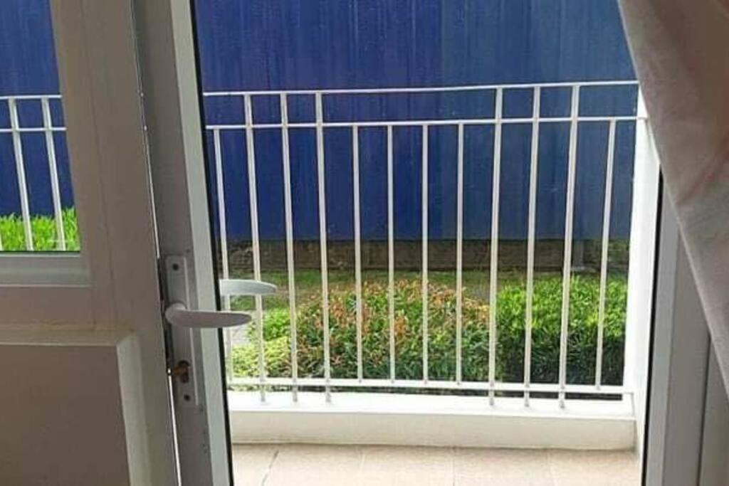 Cherolds Place Lovely 1 Bedroom Condo With Balcony Manila Exterior photo