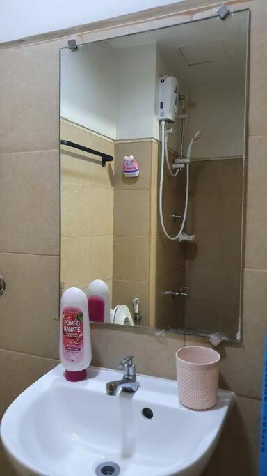 Cherolds Place Lovely 1 Bedroom Condo With Balcony Manila Exterior photo