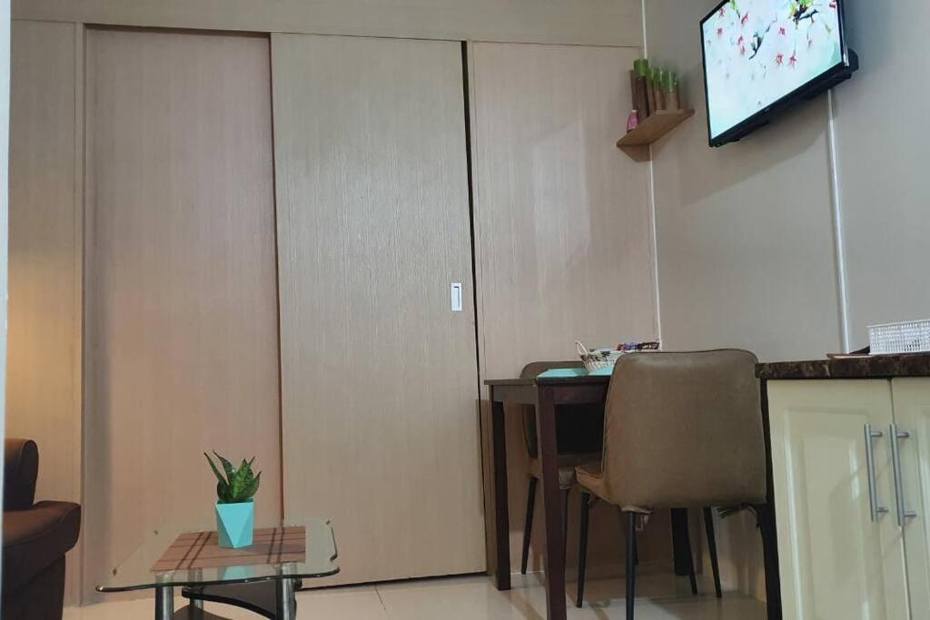 Cherolds Place Lovely 1 Bedroom Condo With Balcony Manila Exterior photo